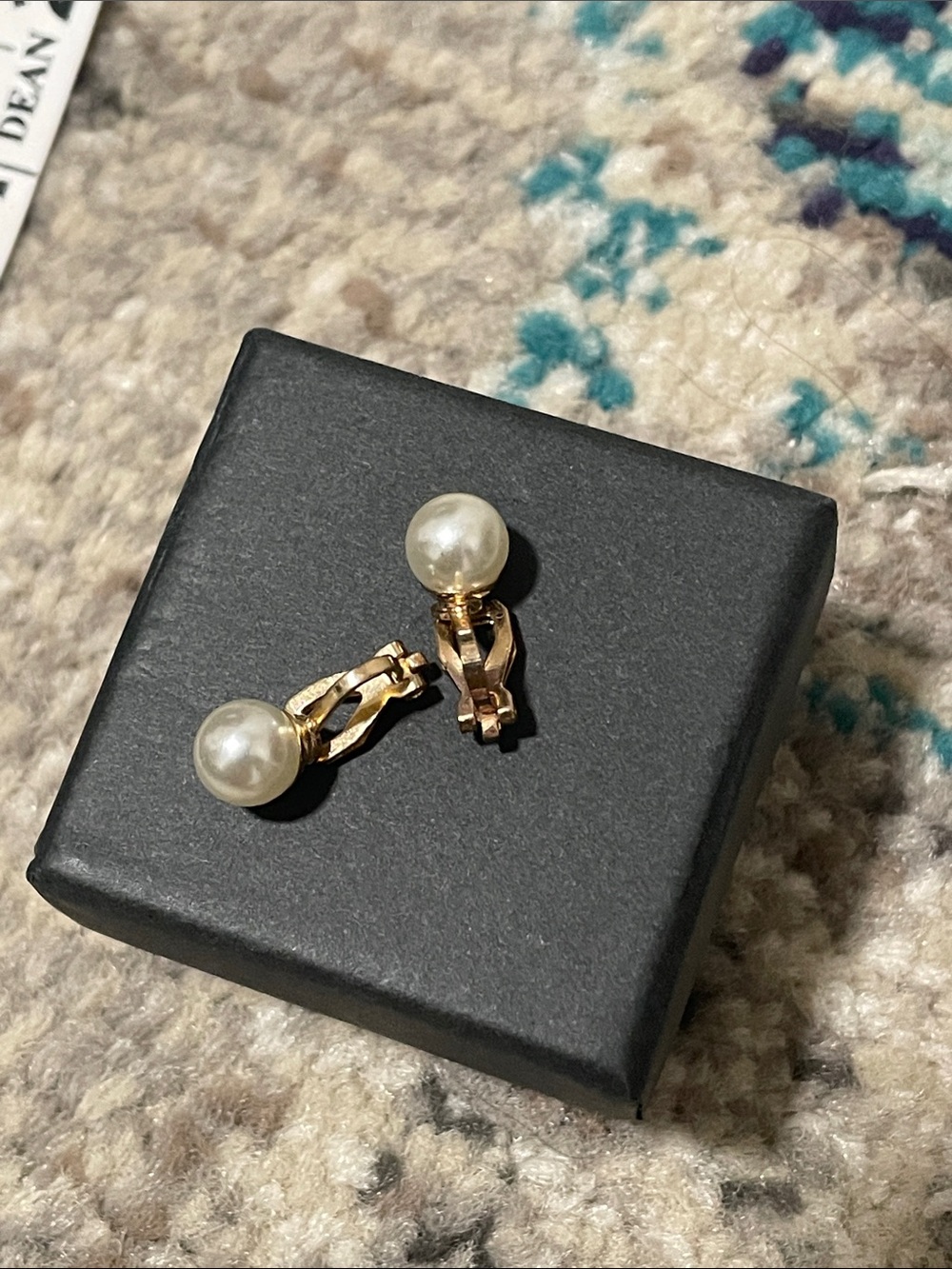 🖤5/$25 Vintage pearl clip on earrings gold metal